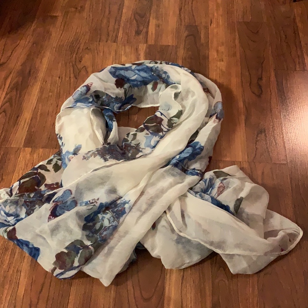 3/$10 Beautiful floral print  infinity scarf